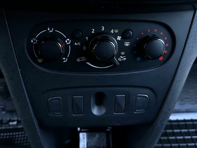 Белый Рено Логан, объемом двигателя 1.5 л и пробегом 157 тыс. км за 7499 $, фото 10 на Automoto.ua