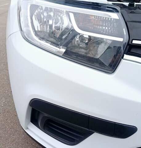 Белый Рено Логан, объемом двигателя 1.5 л и пробегом 150 тыс. км за 9150 $, фото 43 на Automoto.ua