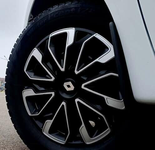 Белый Рено Логан, объемом двигателя 1.5 л и пробегом 150 тыс. км за 9150 $, фото 18 на Automoto.ua