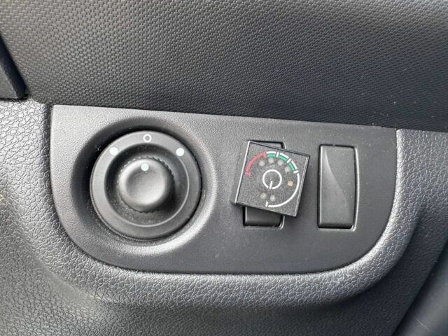 Білий Рено Логан, об'ємом двигуна 1 л та пробігом 150 тис. км за 5500 $, фото 12 на Automoto.ua