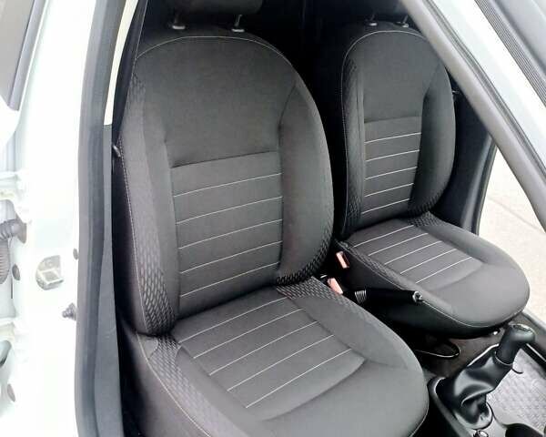 Белый Рено Логан, объемом двигателя 1.5 л и пробегом 150 тыс. км за 9150 $, фото 60 на Automoto.ua