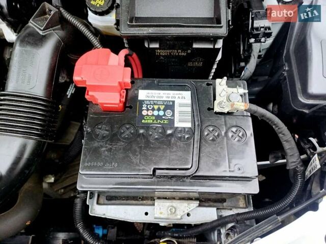 Белый Рено Логан, объемом двигателя 1.5 л и пробегом 150 тыс. км за 9150 $, фото 45 на Automoto.ua