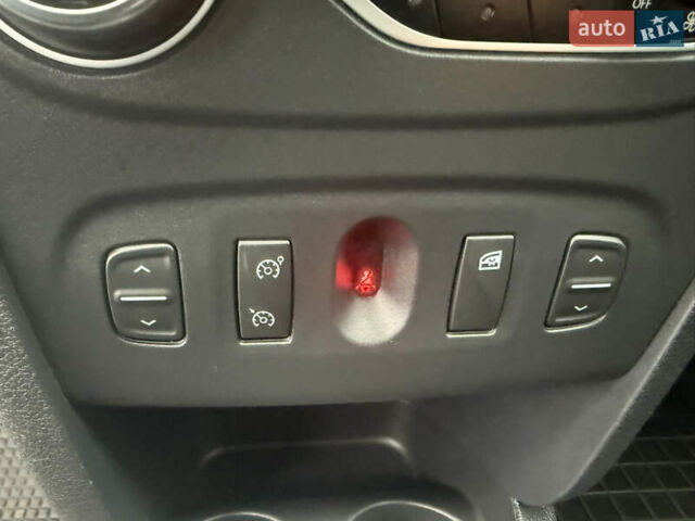 Белый Рено Логан, объемом двигателя 0.9 л и пробегом 41 тыс. км за 9300 $, фото 19 на Automoto.ua