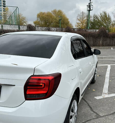 Білий Рено Логан, об'ємом двигуна 1.46 л та пробігом 128 тис. км за 8500 $, фото 1 на Automoto.ua