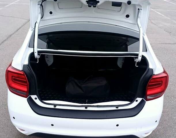 Белый Рено Логан, объемом двигателя 1.5 л и пробегом 150 тыс. км за 9150 $, фото 32 на Automoto.ua