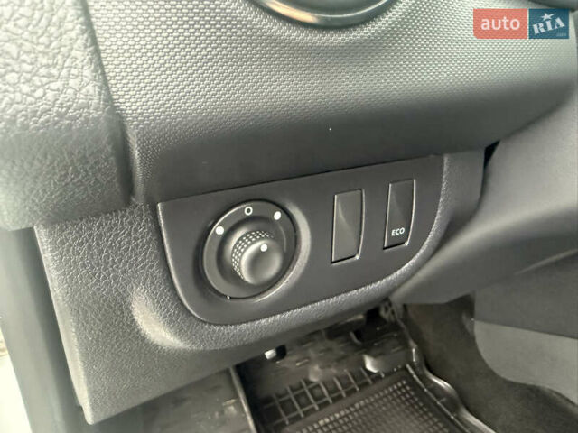 Белый Рено Логан, объемом двигателя 0.9 л и пробегом 41 тыс. км за 9300 $, фото 15 на Automoto.ua