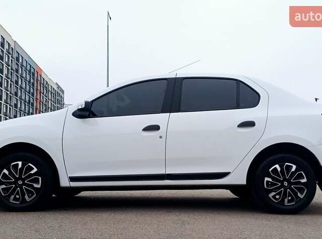 Белый Рено Логан, объемом двигателя 1.5 л и пробегом 150 тыс. км за 9150 $, фото 4 на Automoto.ua