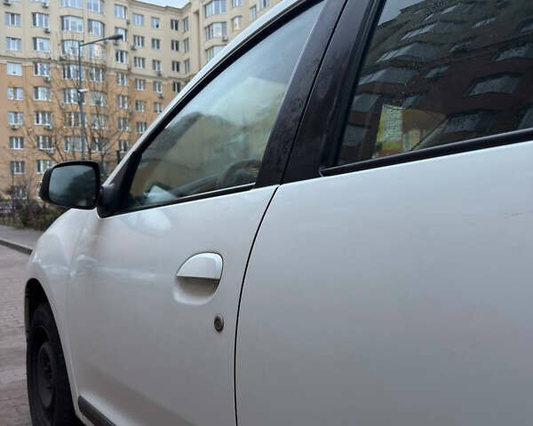 Белый Рено Логан, объемом двигателя 0.9 л и пробегом 88 тыс. км за 10500 $, фото 4 на Automoto.ua