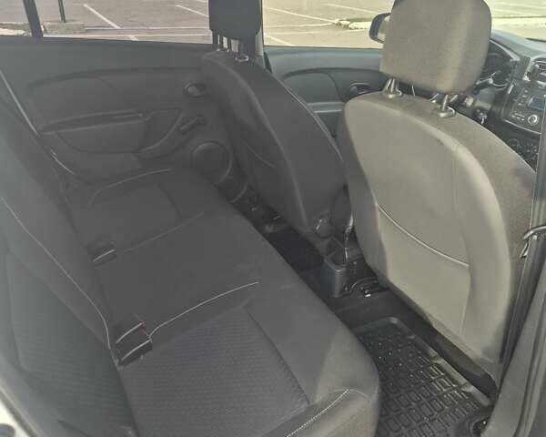 Білий Рено Логан, об'ємом двигуна 1.46 л та пробігом 111 тис. км за 9500 $, фото 11 на Automoto.ua