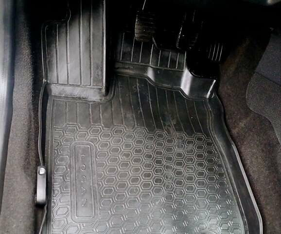 Белый Рено Логан, объемом двигателя 1.5 л и пробегом 150 тыс. км за 9150 $, фото 56 на Automoto.ua