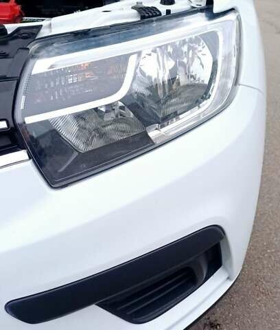 Белый Рено Логан, объемом двигателя 1.5 л и пробегом 150 тыс. км за 9150 $, фото 39 на Automoto.ua