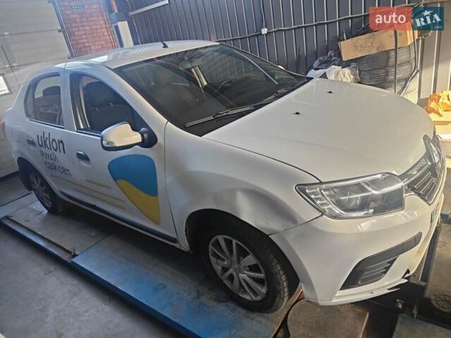 Белый Рено Логан, объемом двигателя 1 л и пробегом 331 тыс. км за 3200 $, фото 5 на Automoto.ua