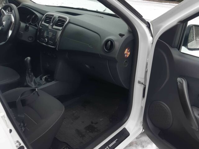 Белый Рено Логан, объемом двигателя 1.5 л и пробегом 144 тыс. км за 6999 $, фото 4 на Automoto.ua