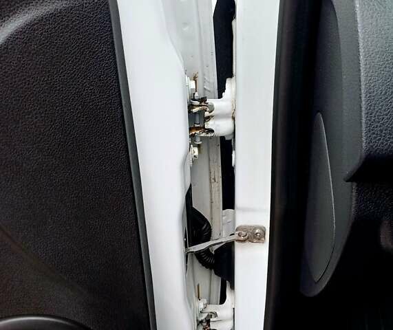 Белый Рено Логан, объемом двигателя 1.5 л и пробегом 150 тыс. км за 9150 $, фото 54 на Automoto.ua