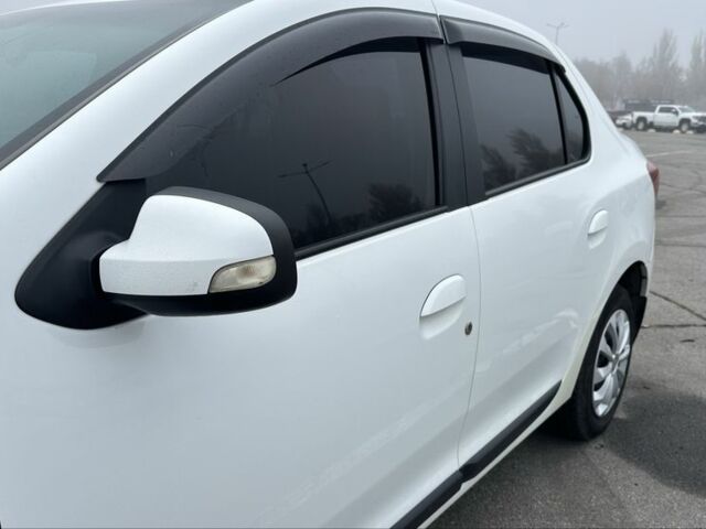 Белый Рено Логан, объемом двигателя 1.5 л и пробегом 148 тыс. км за 8700 $, фото 4 на Automoto.ua