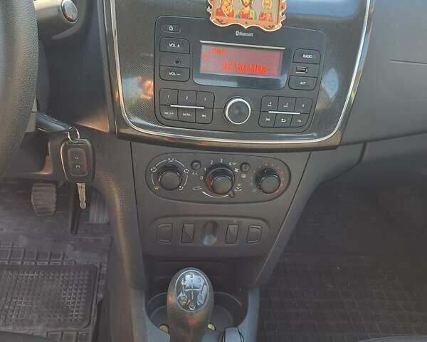 Белый Рено Логан, объемом двигателя 1.5 л и пробегом 140 тыс. км за 7900 $, фото 24 на Automoto.ua