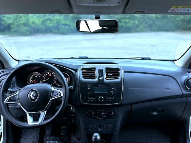 Белый Рено Логан, объемом двигателя 1.5 л и пробегом 157 тыс. км за 7499 $, фото 5 на Automoto.ua