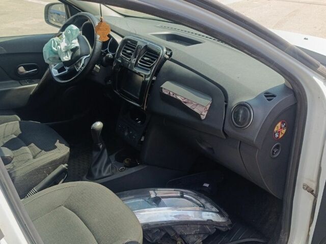 Білий Рено Логан, об'ємом двигуна 0 л та пробігом 140 тис. км за 3500 $, фото 4 на Automoto.ua
