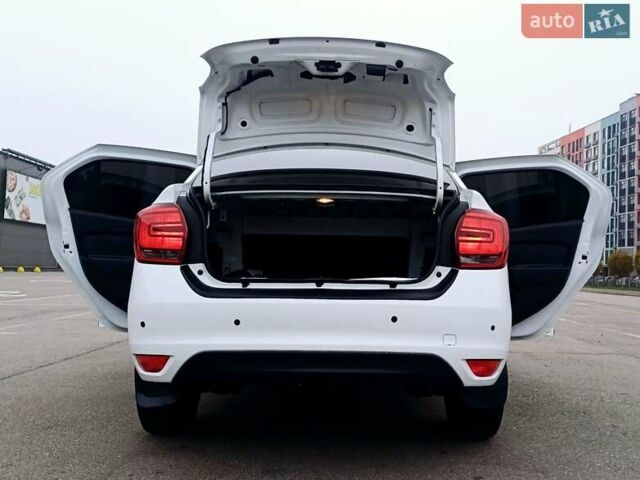 Белый Рено Логан, объемом двигателя 1.5 л и пробегом 150 тыс. км за 9150 $, фото 29 на Automoto.ua