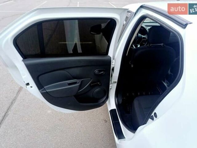 Белый Рено Логан, объемом двигателя 1.5 л и пробегом 150 тыс. км за 9150 $, фото 81 на Automoto.ua