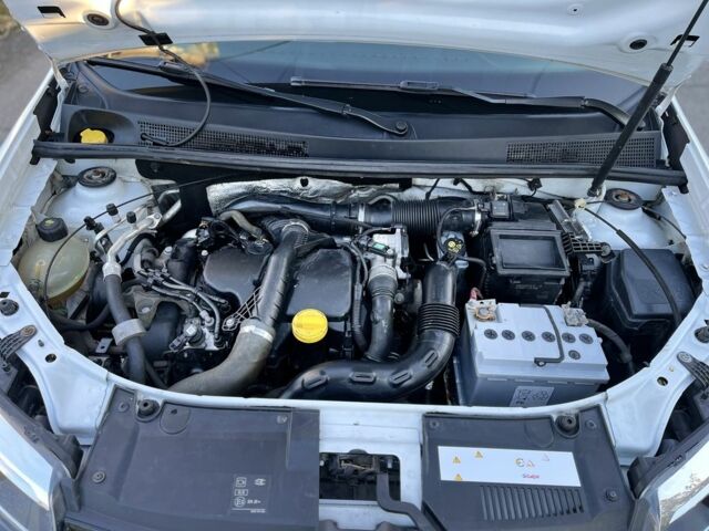 Белый Рено Логан, объемом двигателя 1.5 л и пробегом 152 тыс. км за 6900 $, фото 7 на Automoto.ua