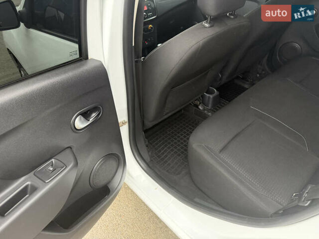 Белый Рено Логан, объемом двигателя 0.9 л и пробегом 41 тыс. км за 9300 $, фото 21 на Automoto.ua