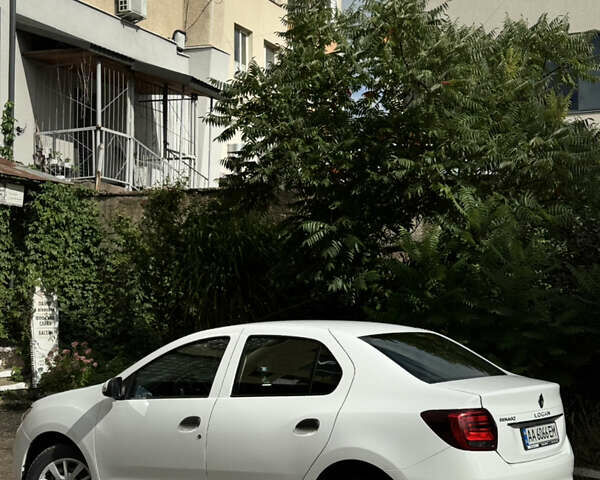 Белый Рено Логан, объемом двигателя 1 л и пробегом 220 тыс. км за 5850 $, фото 4 на Automoto.ua