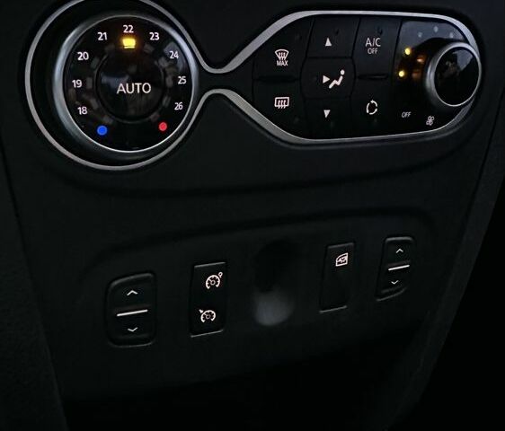 Білий Рено Логан, об'ємом двигуна 1.5 л та пробігом 128 тис. км за 7999 $, фото 7 на Automoto.ua