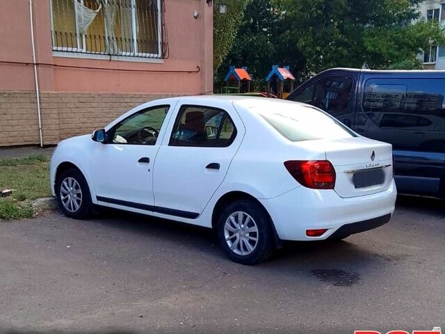 Белый Рено Логан, объемом двигателя 9 л и пробегом 9 тыс. км за 10500 $, фото 5 на Automoto.ua