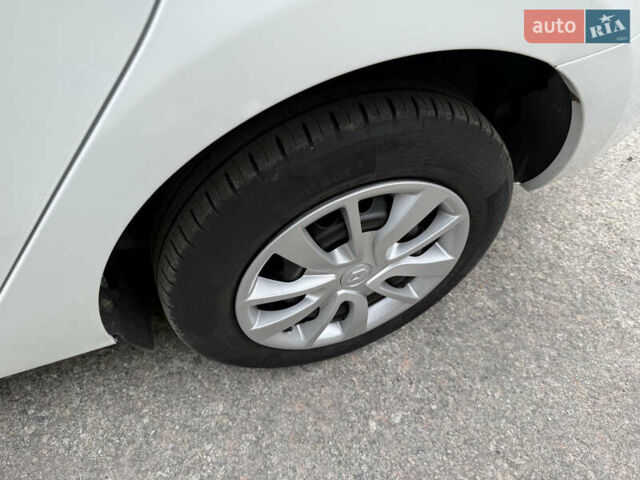 Белый Рено Логан, объемом двигателя 1.5 л и пробегом 69 тыс. км за 9300 $, фото 32 на Automoto.ua
