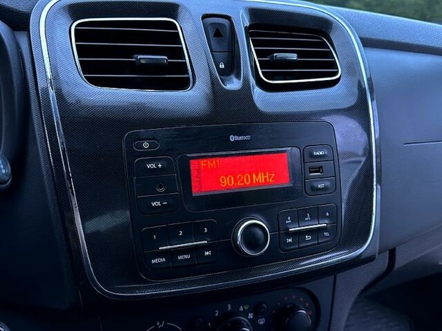 Белый Рено Логан, объемом двигателя 1.5 л и пробегом 157 тыс. км за 7499 $, фото 9 на Automoto.ua