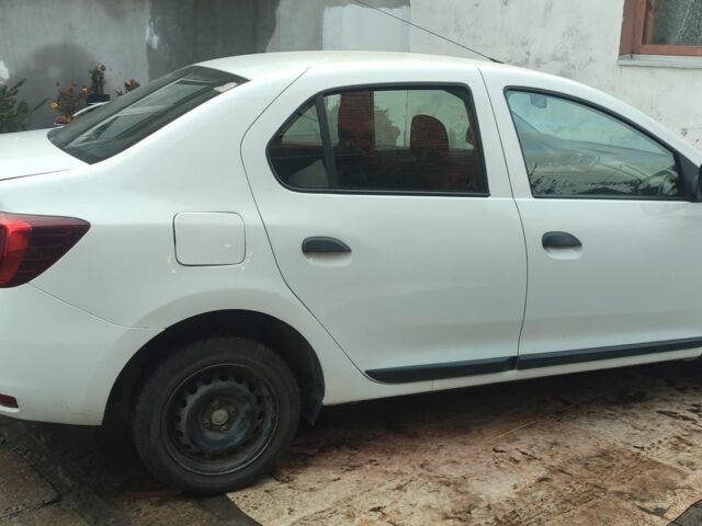 Белый Рено Логан, объемом двигателя 1 л и пробегом 213 тыс. км за 4500 $, фото 1 на Automoto.ua