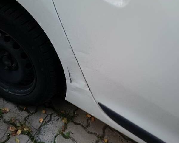 Белый Рено Логан, объемом двигателя 1 л и пробегом 199 тыс. км за 6000 $, фото 15 на Automoto.ua