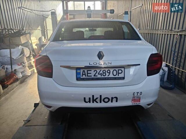 Белый Рено Логан, объемом двигателя 1 л и пробегом 331 тыс. км за 3200 $, фото 7 на Automoto.ua
