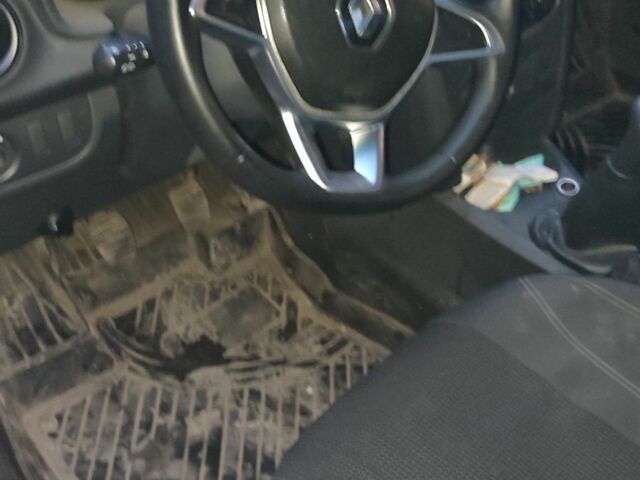 Белый Рено Логан, объемом двигателя 1 л и пробегом 213 тыс. км за 4500 $, фото 4 на Automoto.ua