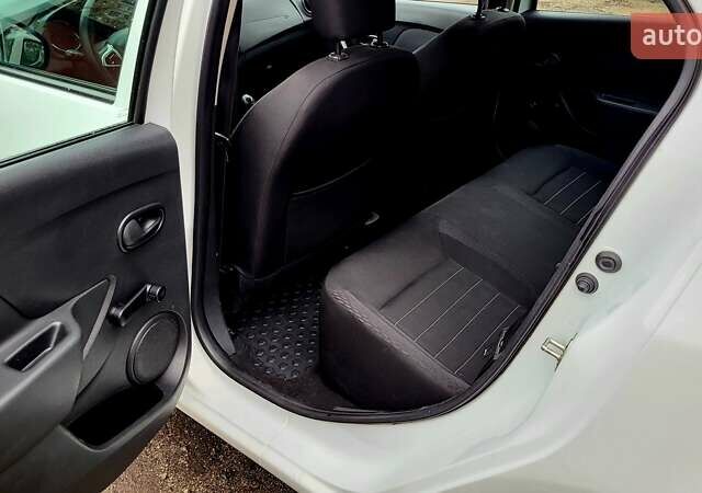 Білий Рено Логан, об'ємом двигуна 1.46 л та пробігом 80 тис. км за 8700 $, фото 16 на Automoto.ua