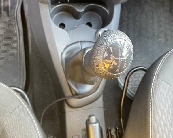 Білий Рено Логан, об'ємом двигуна 1.46 л та пробігом 147 тис. км за 7400 $, фото 19 на Automoto.ua