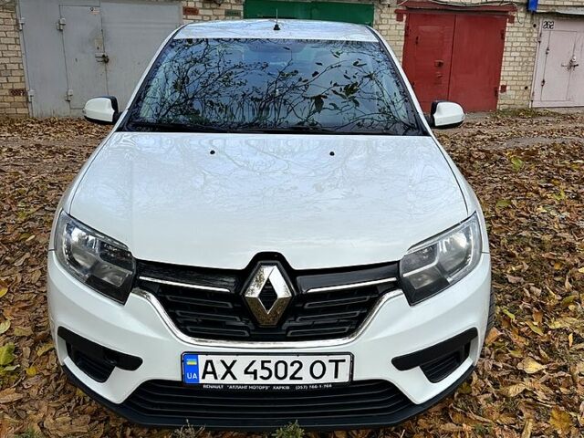 Белый Рено Логан, объемом двигателя 1.5 л и пробегом 180 тыс. км за 6300 $, фото 1 на Automoto.ua