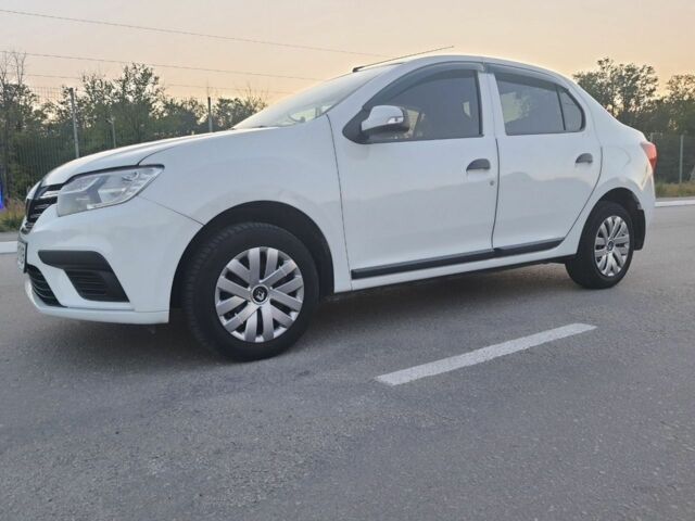 Белый Рено Логан, объемом двигателя 1 л и пробегом 130 тыс. км за 6500 $, фото 1 на Automoto.ua