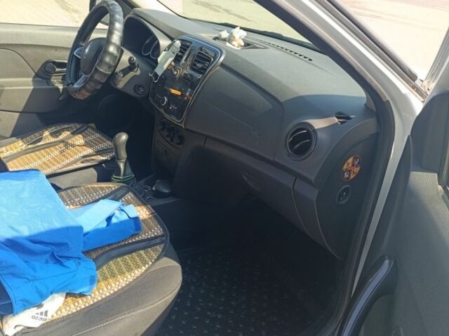 Белый Рено Логан, объемом двигателя 1.5 л и пробегом 170 тыс. км за 6750 $, фото 7 на Automoto.ua