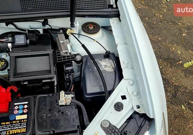 Білий Рено Логан, об'ємом двигуна 1.46 л та пробігом 80 тис. км за 8700 $, фото 15 на Automoto.ua