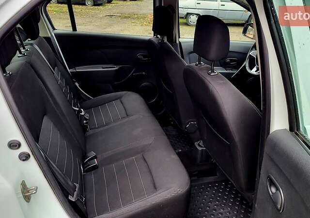 Білий Рено Логан, об'ємом двигуна 1.46 л та пробігом 80 тис. км за 8700 $, фото 20 на Automoto.ua