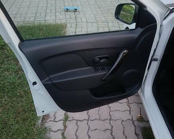 Белый Рено Логан, объемом двигателя 1 л и пробегом 199 тыс. км за 6000 $, фото 7 на Automoto.ua