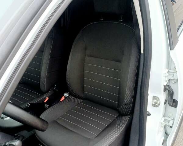 Белый Рено Логан, объемом двигателя 1.5 л и пробегом 150 тыс. км за 9150 $, фото 58 на Automoto.ua