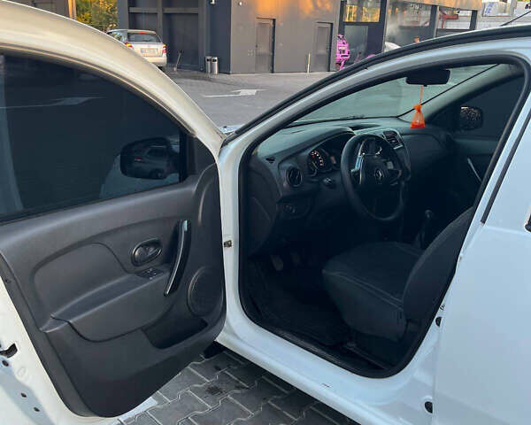 Білий Рено Логан, об'ємом двигуна 1 л та пробігом 79 тис. км за 7400 $, фото 9 на Automoto.ua