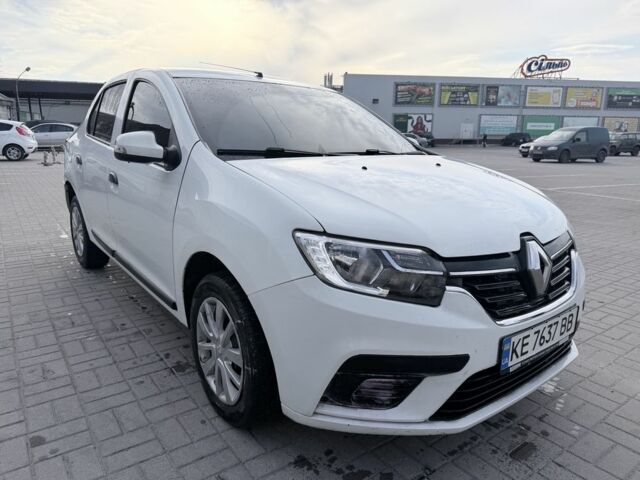 Белый Рено Логан, объемом двигателя 1.5 л и пробегом 145 тыс. км за 6223 $, фото 1 на Automoto.ua
