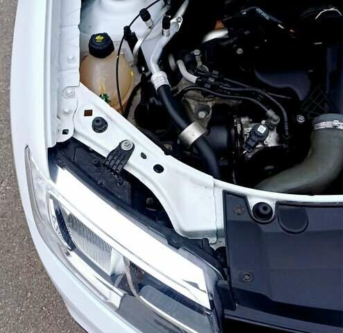 Белый Рено Логан, объемом двигателя 1.5 л и пробегом 150 тыс. км за 9150 $, фото 38 на Automoto.ua