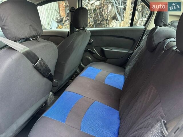 Білий Рено Логан, об'ємом двигуна 0.9 л та пробігом 176 тис. км за 5500 $, фото 1 на Automoto.ua