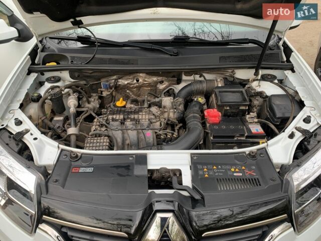 Белый Рено Логан, объемом двигателя 1 л и пробегом 68 тыс. км за 8500 $, фото 4 на Automoto.ua