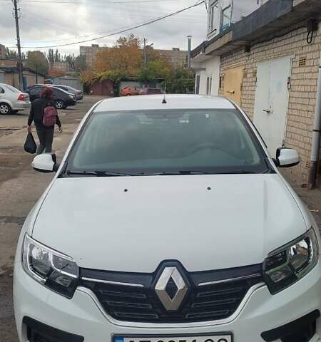 Білий Рено Логан, об'ємом двигуна 0.9 л та пробігом 46 тис. км за 8600 $, фото 2 на Automoto.ua